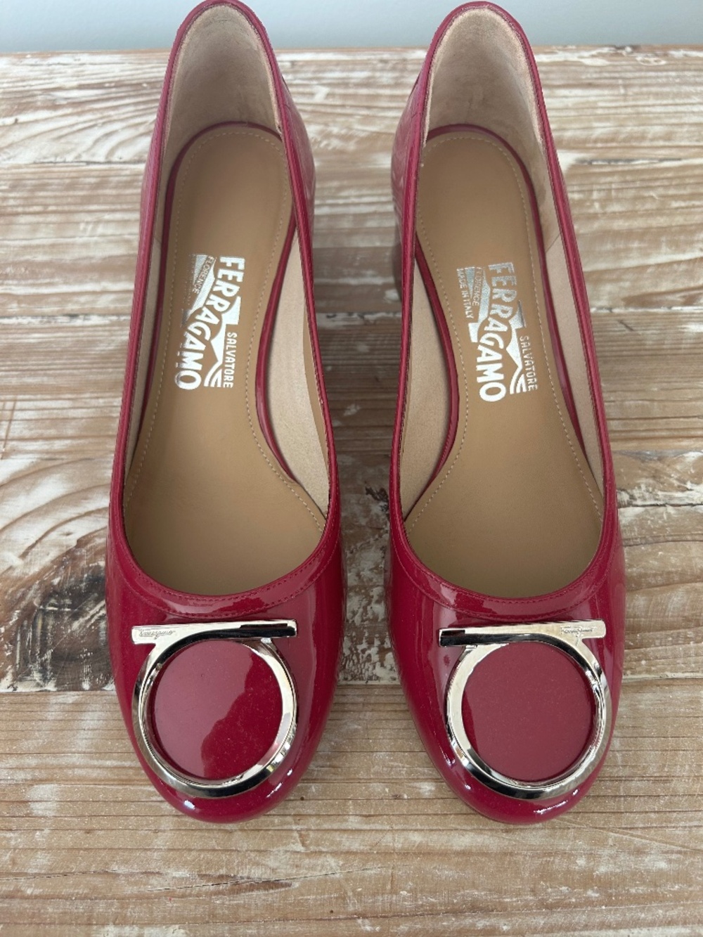 New! Ferragamo Mara 40 Patent Leather Pumps in Fuxia (Fuchsia) Sz 9.5 D